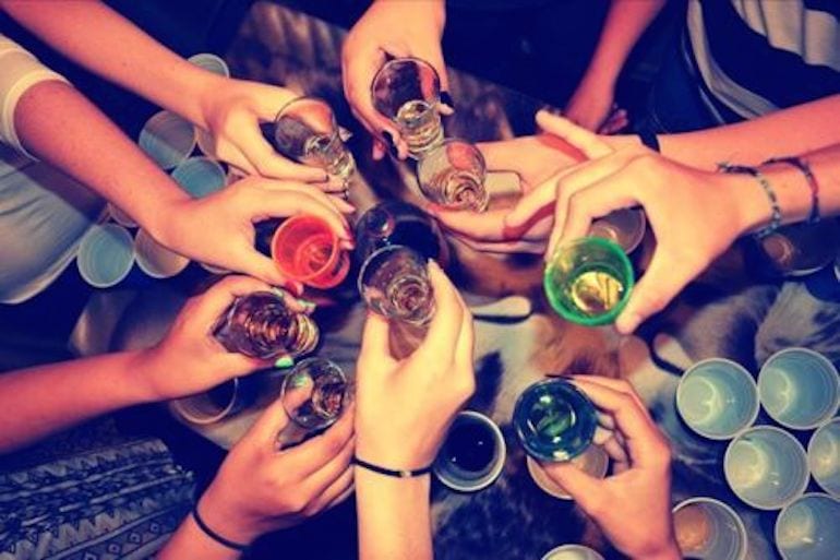 10 ألعاب كورية للشرب يجب أن تجرّبها