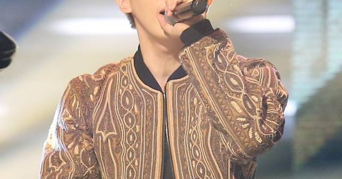 جانغ هيون سيونغ (Jang Hyunseung) عضو فرقة بيست السابق يعتذر بعد جدل واسع حول استخدامه مصطلحًا مسيئًا