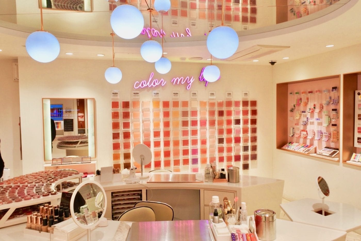 تجربة مطابقة الألوان في مصنع الألوان من إيتيود هاوس (Etude House Color Factory)