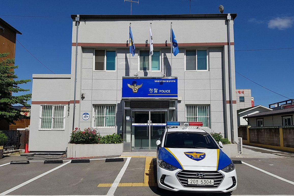 كيفية الإبلاغ عن جريمة في كوريا الجنوبية: دليل شامل للأجانب