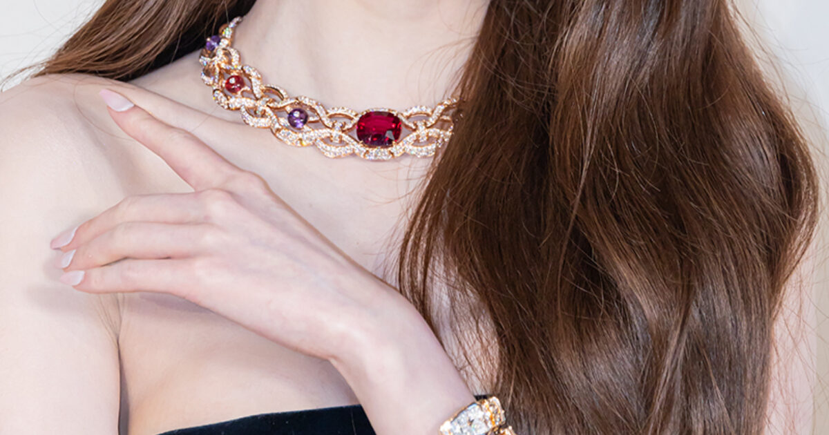 جانغ وون يونغ (Jang Wonyoung) عضوة IVE تبهر الجميع بإطلالتها في فعالية BVLGARI