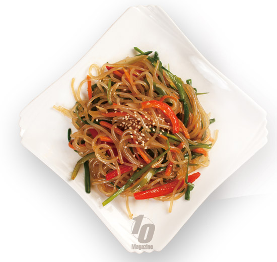 جابتشاي (Japchae): المعكرونة الزجاجية الكورية بالخضروات المشكّلة