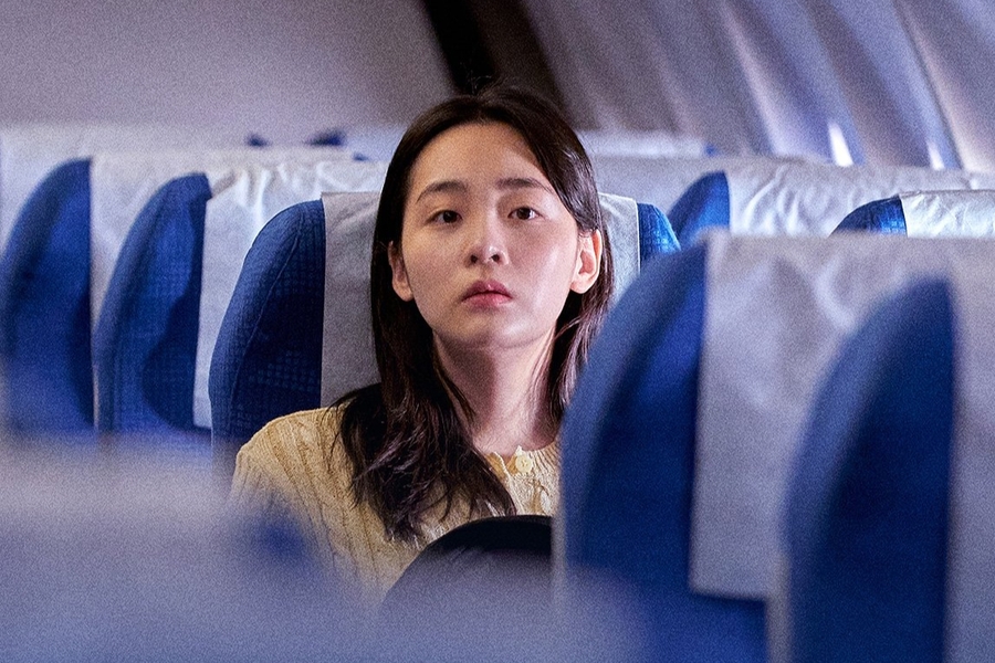 كيم مين ها (Kim Min Ha) منشقّة كورية شمالية تبدأ حياة جديدة في كوريا الجنوبية في ملصقات فيلمها الجديد «Hana Korea»