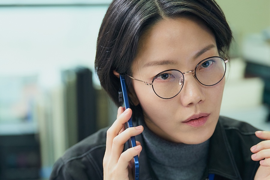 كيم شين روك (Kim Shin Rok) تتحوّل إلى مدّعية عامة عازمة على إحقاق العدالة في الدراما الجديدة "Fifties Professionals"