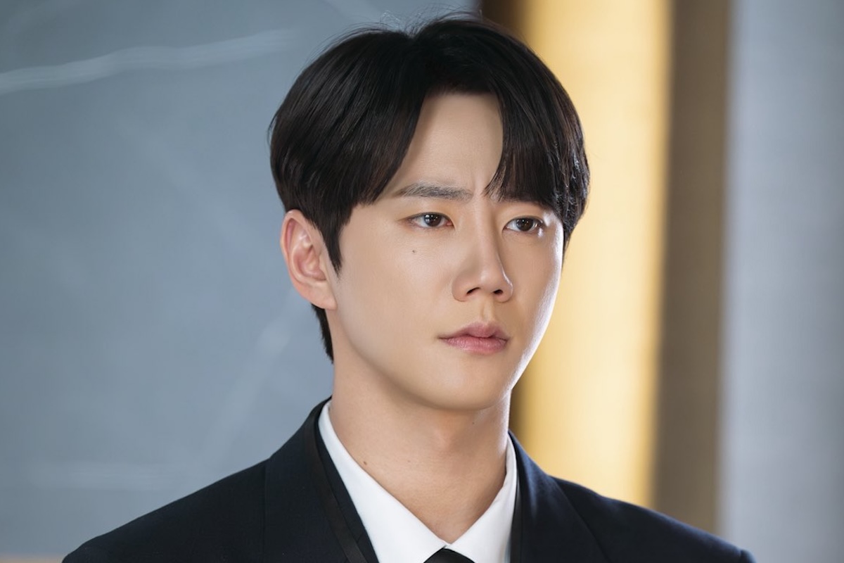 لي جون يونغ (Lee Jun Young) يتحول إلى موظف مبتدئ بقدرات استثنائية في دراما "Reborn Rookie"