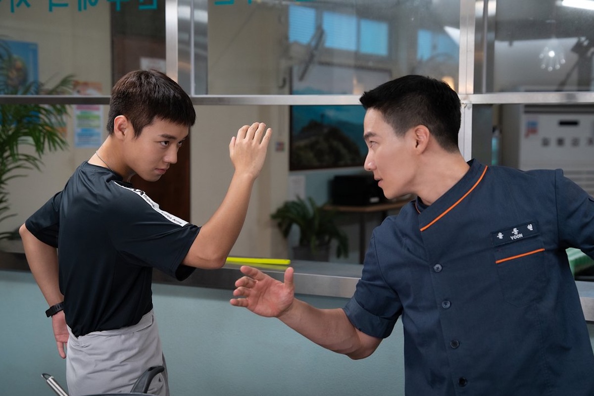 بارك جي هون ولي هونغ ناي وآخرون يستعرضون كيمياء رائعة في الدراما الجديدة 'The Legend of Kitchen Soldier'