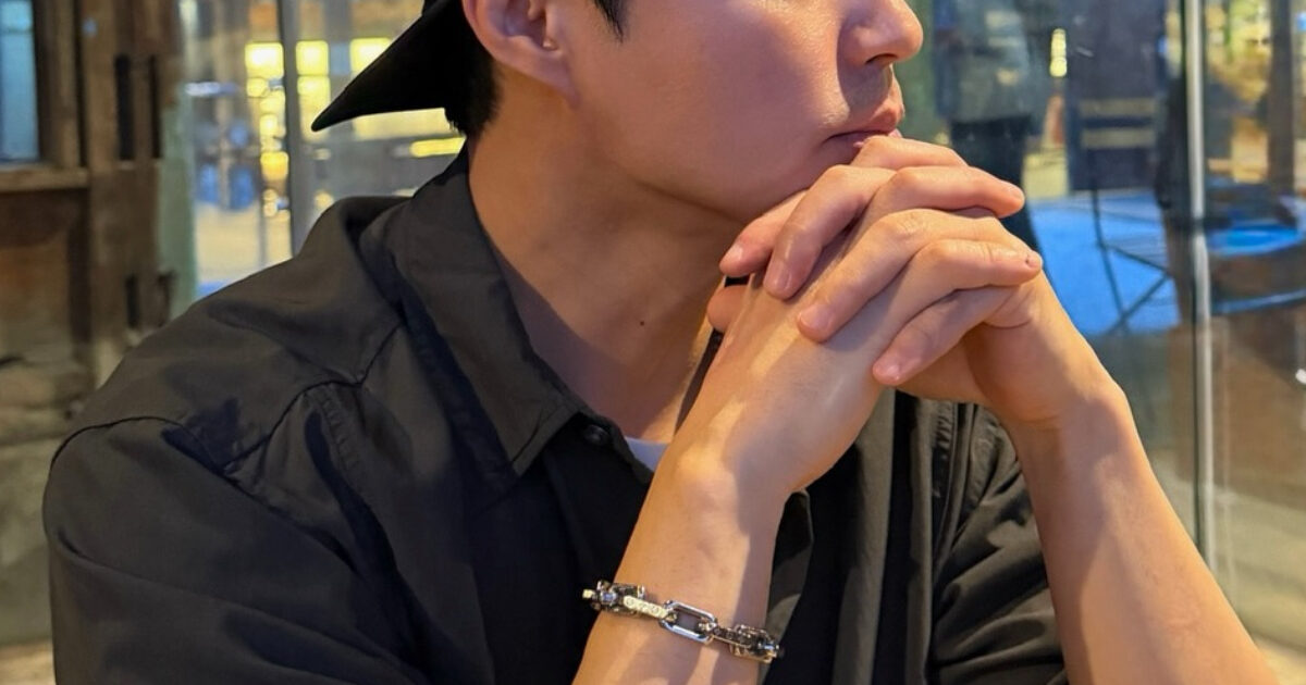 الممثل أوه مين سوك (Oh Min Suk) يكشف أنه دخل عالم التمثيل نكايةً بصديقته السابقة