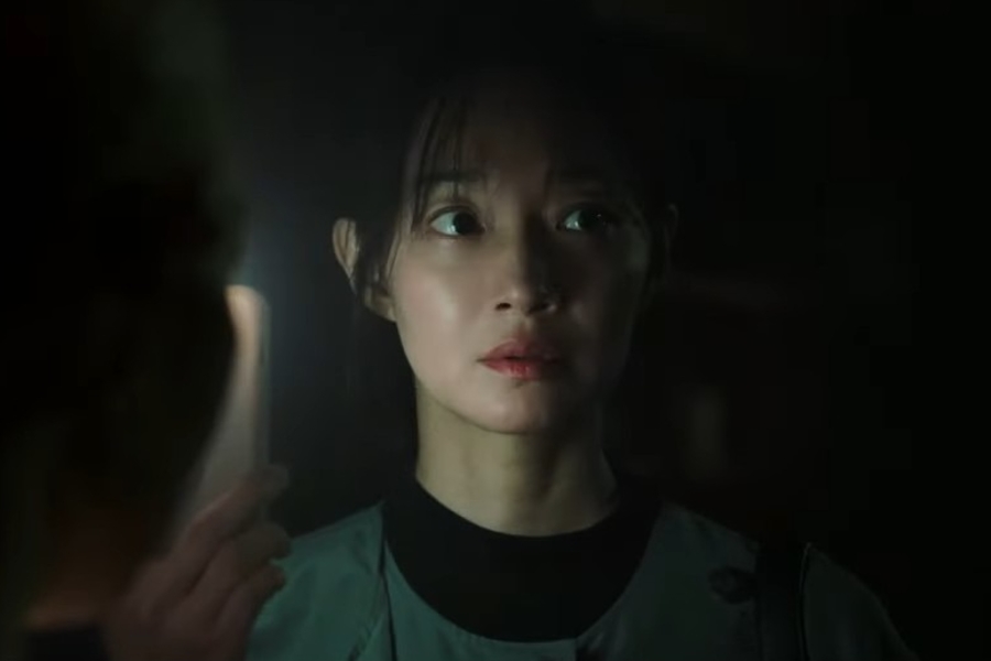 شاهد: شين مين آه (Shin Min Ah) مصمّمة على كشف الحقيقة وراء الوفاة الغامضة لشقيقتها التوأم في المقطع التشويقي لفيلم «The Eyes»