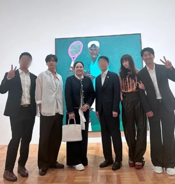 وون بين (Won Bin) ولي نا يونغ (Lee Na Young) معاً في صورة لأول مرة منذ 10 سنوات وردود فعل المعجبين